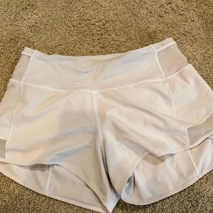 Women’s lululemon white speed up shorts size 4